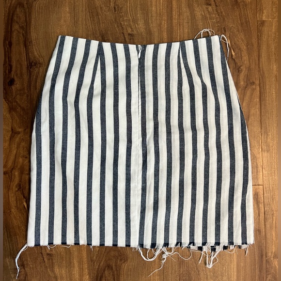 LF Mint Vanilla Tie Front Mini Skirt, Size 6, White with Dark Navy Stripes - Picture 2 of 5
